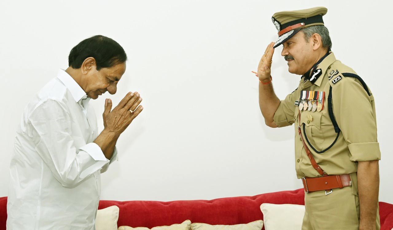 Anjani Kumar takes charge as DGP, calls on Chief Minister