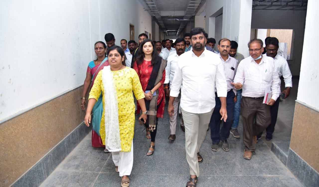 Balka Suman sets February deadline to complete works of Mancherial IDOC