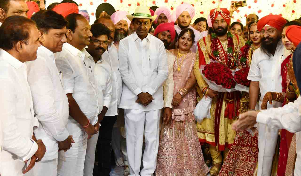 CM KCR attends wedding in Karimnagar