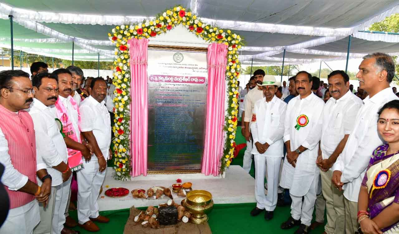 CM KCR inaugurates Jagtial collectorate complex