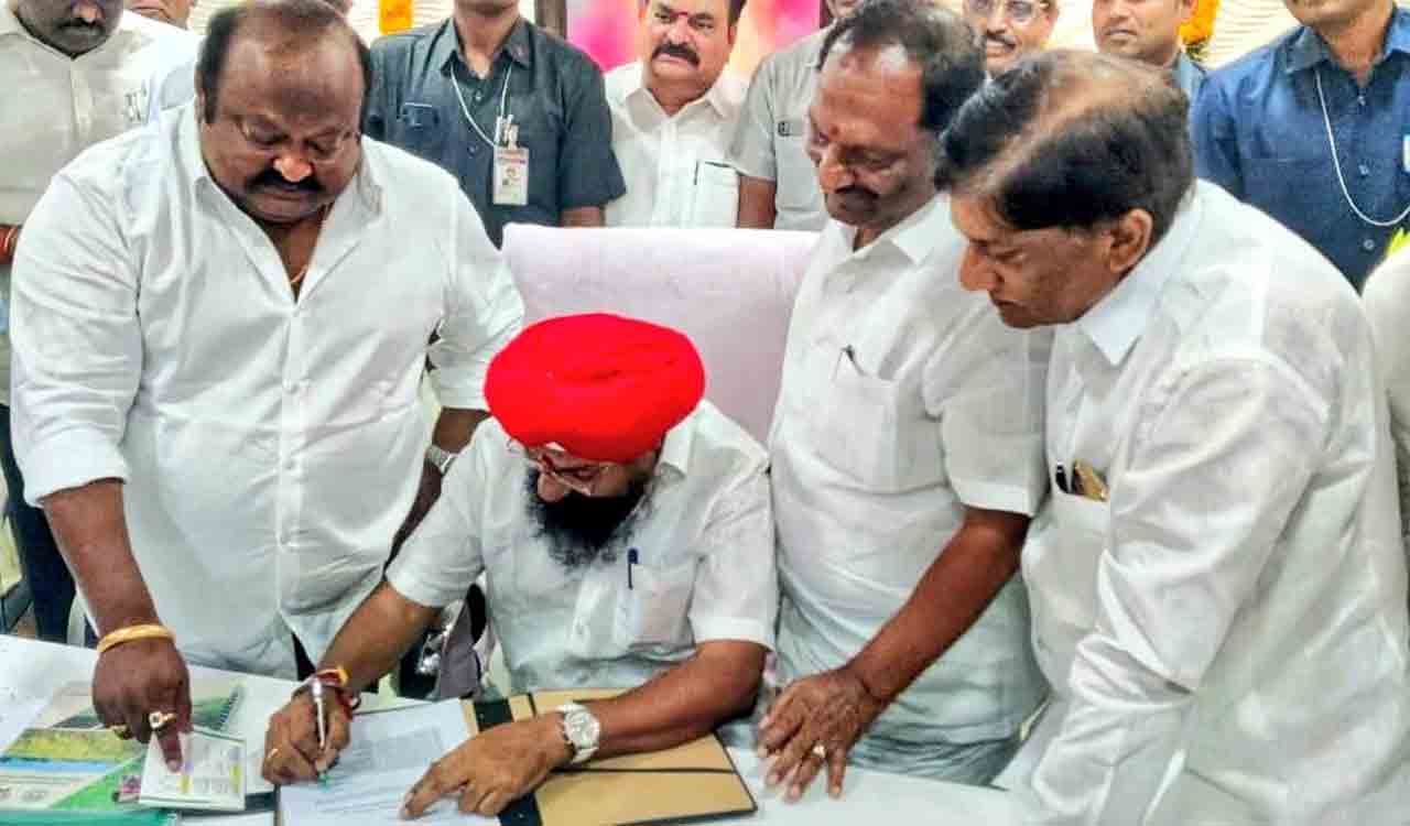 Sardar Ravinder Singh takes charge as Civil Supplies Corporation chairman