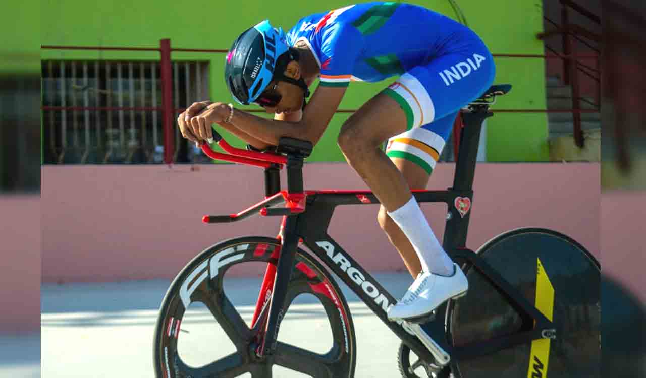 Telangana’s Aashirwad Saxena clinches silver in National Track Cycling Championship