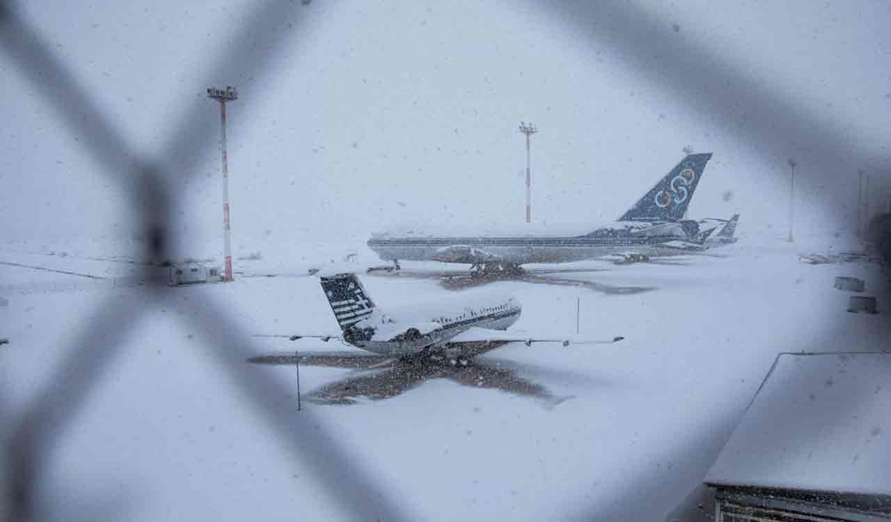 Nearly 4,900 flights cancelled in US due to deadly winter storm