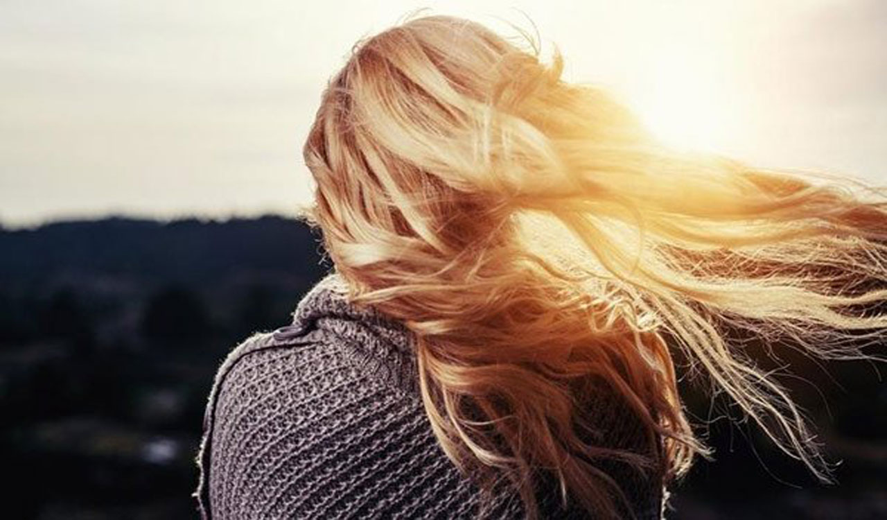 Try these eight care tips in winter to retain moisture and glossiness of your hair