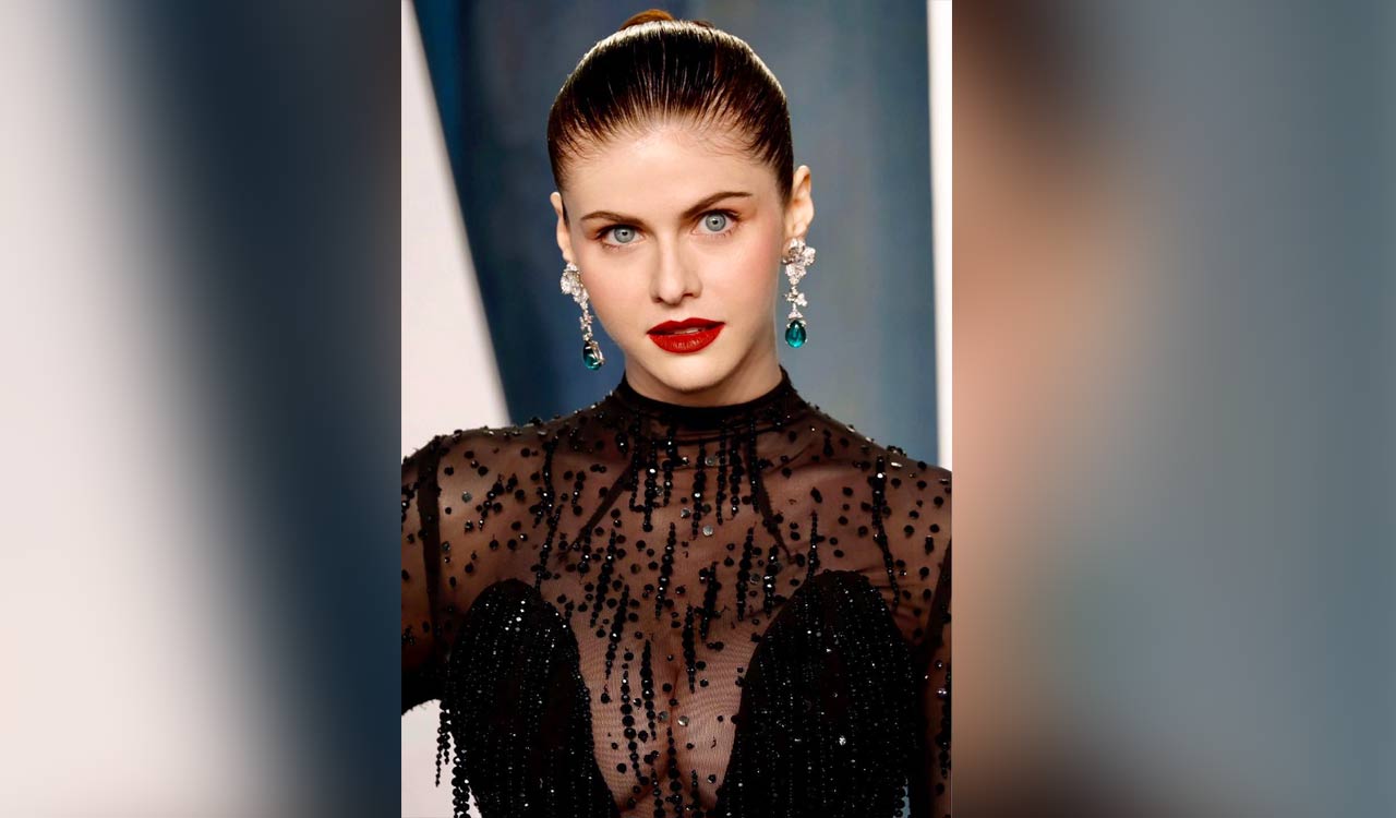 Internet is going gaga over Alexandra Daddario’s skinny-dipping post