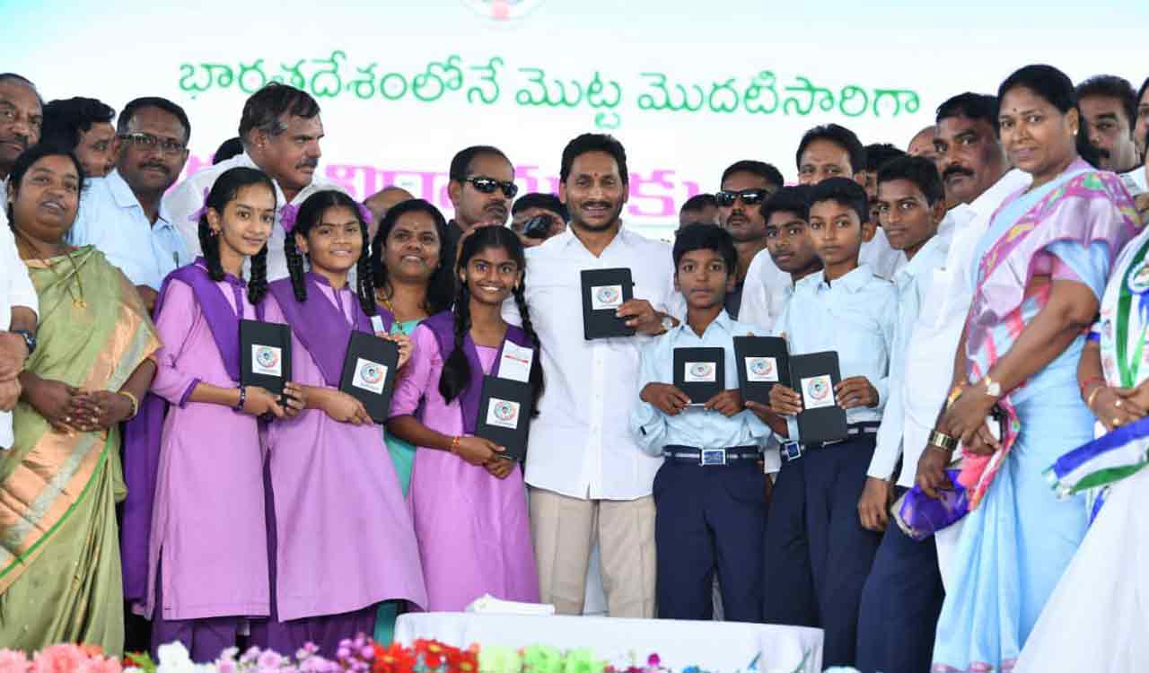 Andhra Pradesh: CM Jagan gives away free tabs to school children