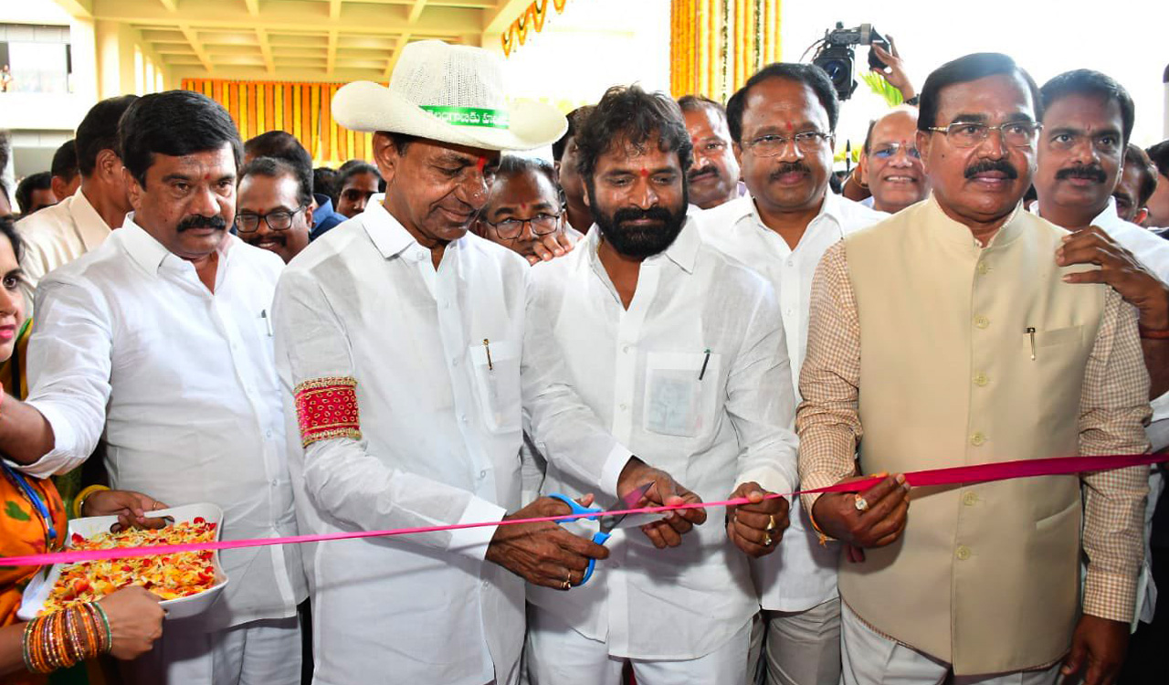 CM KCR inaugurates Integrated Collectorate Complex, TRS office in Mahabubnagar
