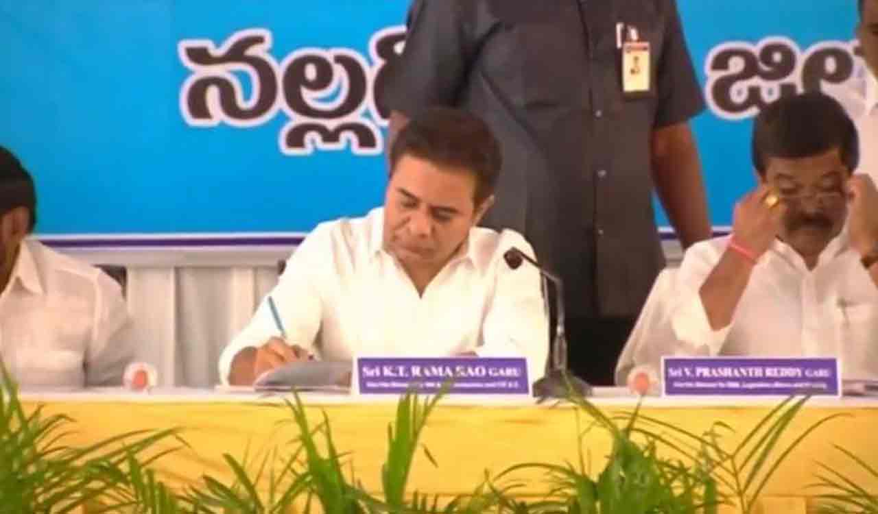 KTR holds review meeting for Munugode development 