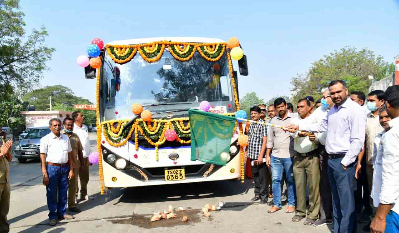 Karimnagar Collector praises TSRTC services