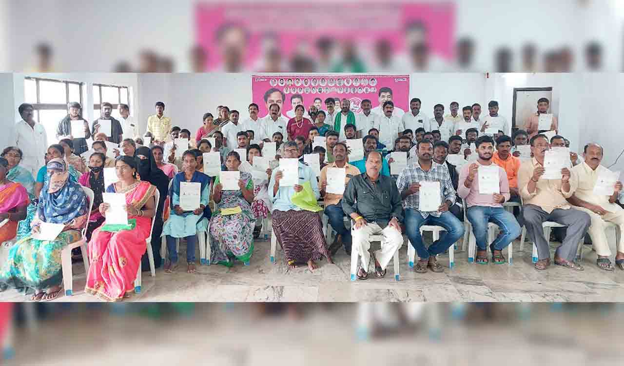 CMRF cheques worth Rs 29.15 lakh distributed at Nama’s office in Khammam