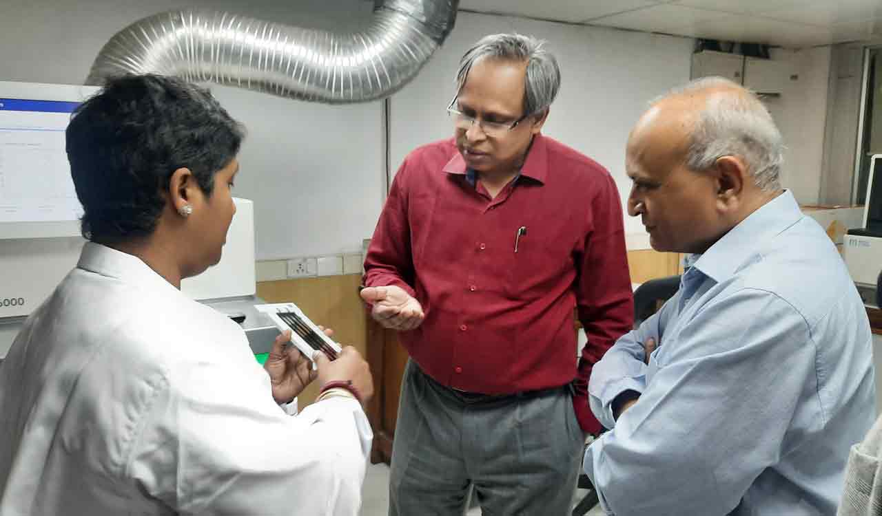 Ladakh Lt Governor discusses Pashmina wool with CCMB