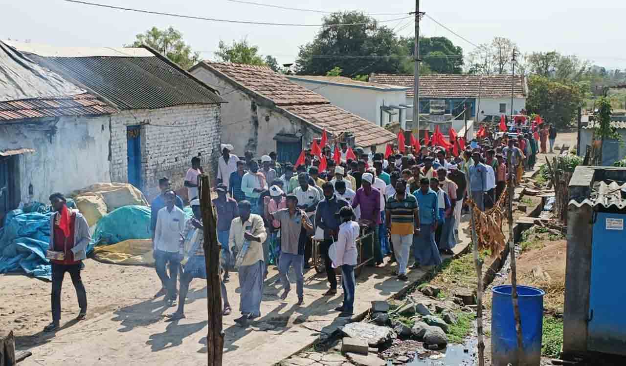 Final rites of slain Maoist Anitha performed in Nirmal