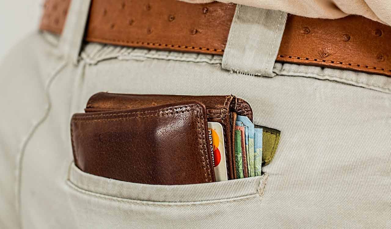 Online festive shopping made easy with lifetime free credit cards