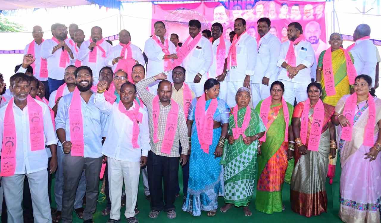 300 Congress party workers join BRS in Patancheru