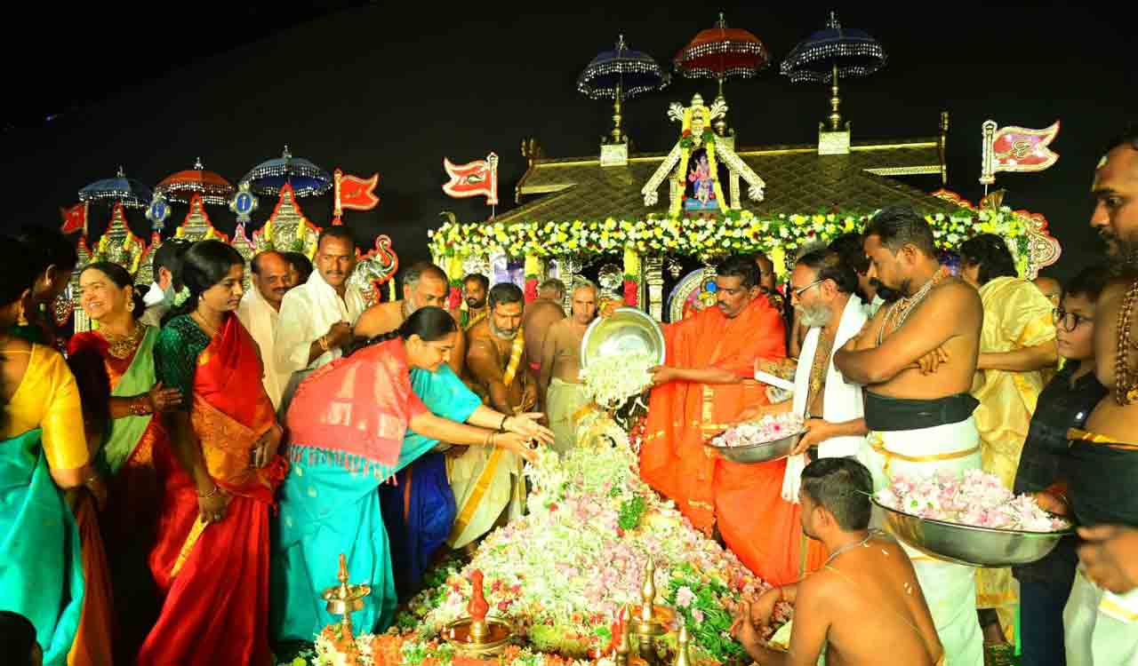 Thousands of Ayyappa devotees attend ‘Maha padi puja’ in Patancheru