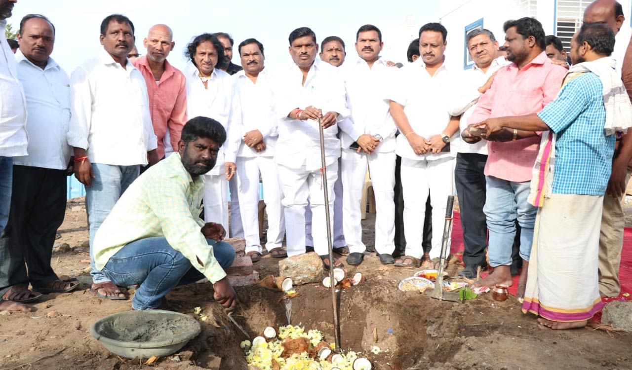 Patancheru MLA to build complex for fishermen