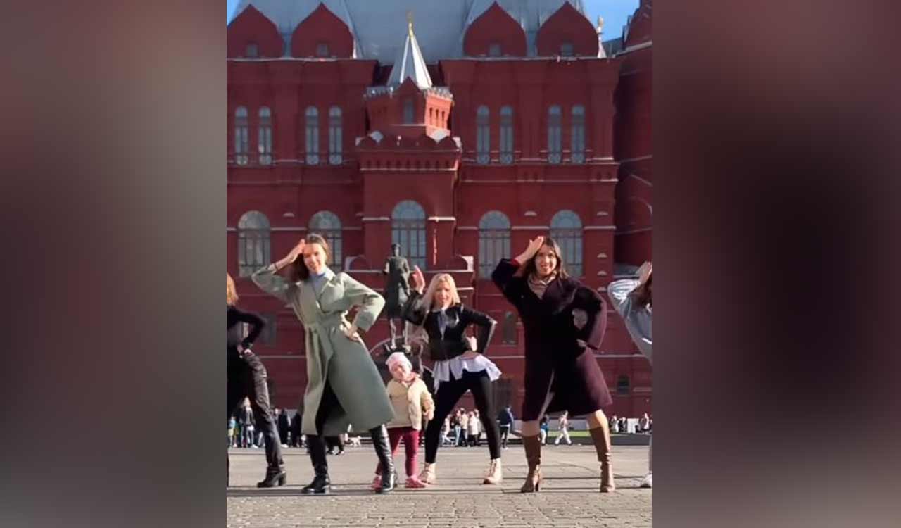 Watch: Russian fans groove to Allu Arjun’s ‘Pushpa’ song