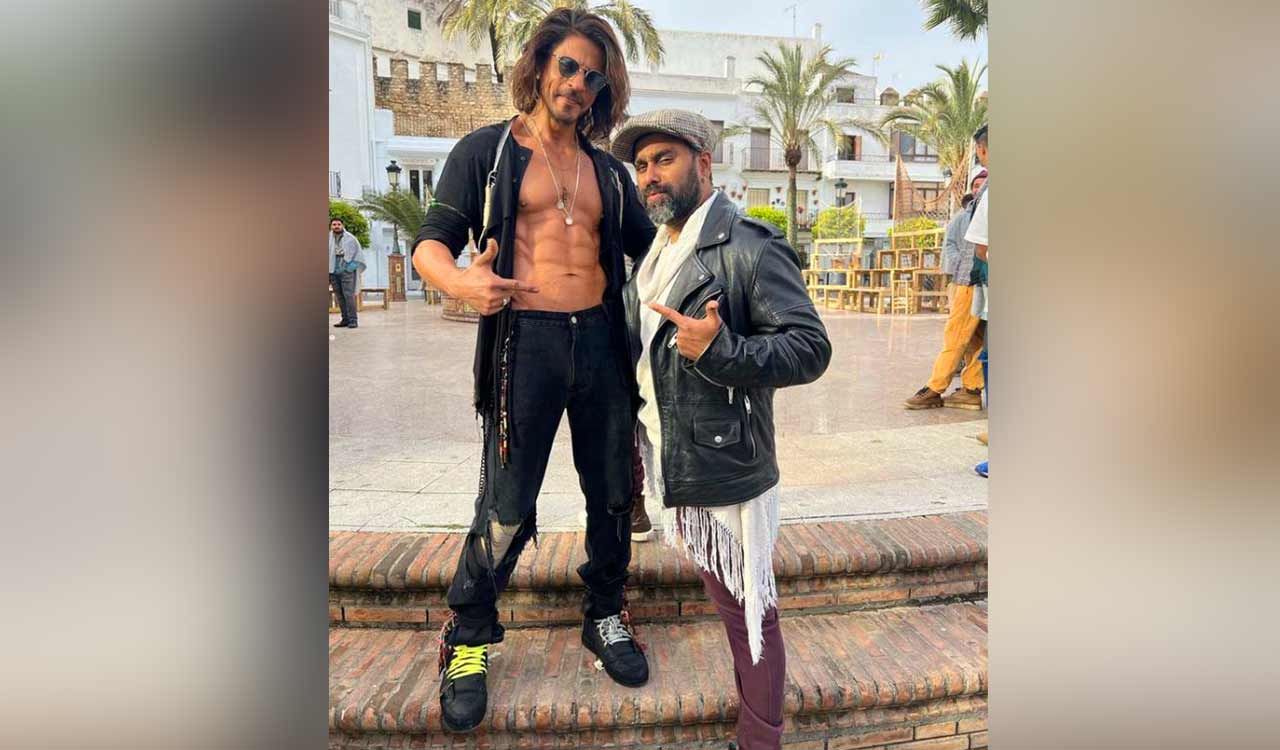 SRK was shy to show his abs in ‘Jhoome Jo Pathaan’, says choreographer