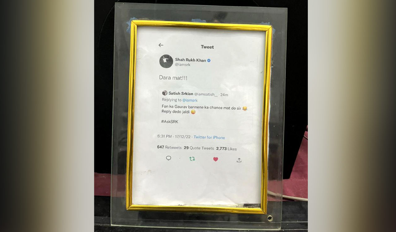 Shah Rukh Khan’s fan frames his reply from #AskSRK session