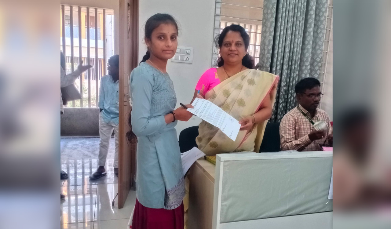 Telangana Today Impact: Sravanthi realises her dream of studying BSc Horticulture