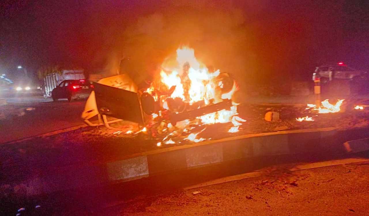 Two killed, two injured after car crashes into divider in Nalgonda