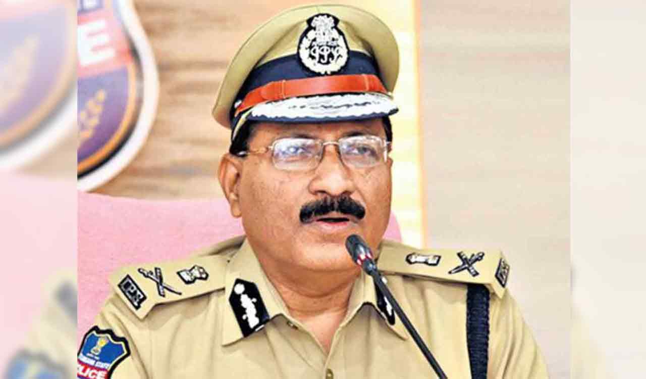 Warm farewell accorded to outgoing DGP Mahender Reddy