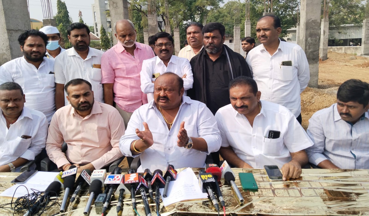 Friendly interaction, no transaction with fake CBI officer, says Gangula