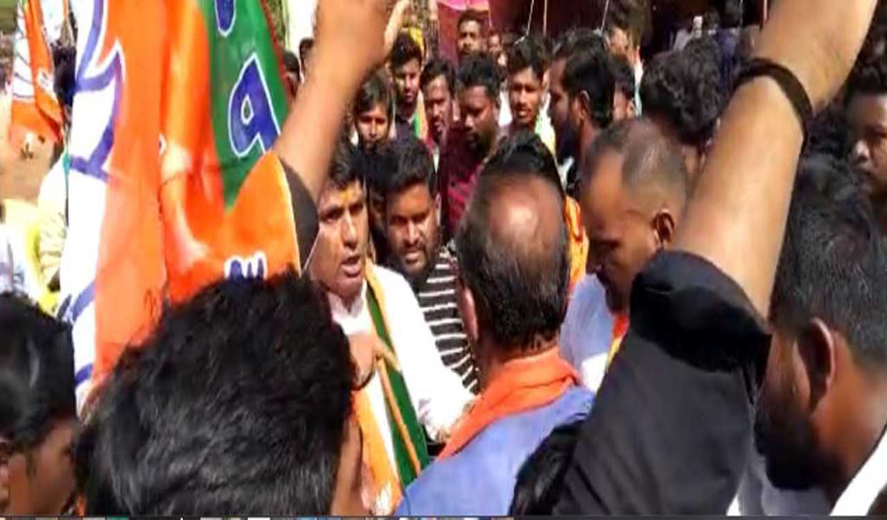 BJP leaders clash in Zaheerabad
