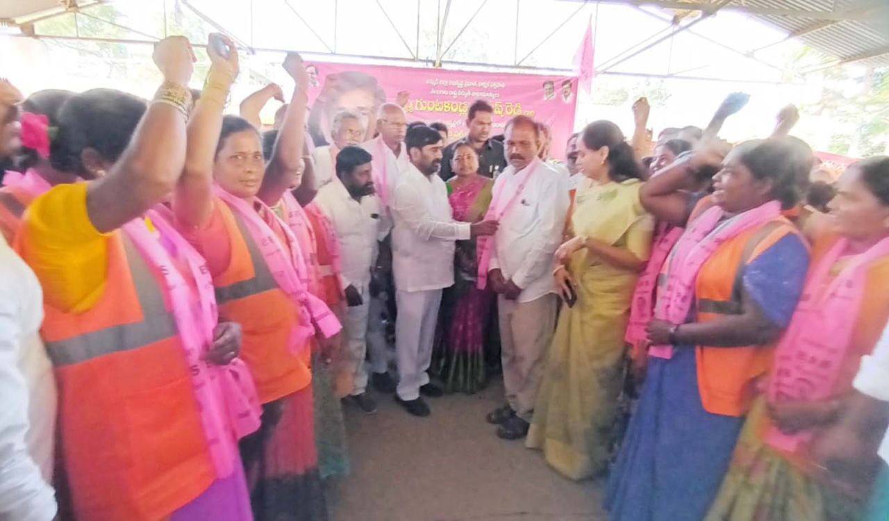 BRS govt committed to welfare of labor, extends PRC to contract labor: Jagadish Reddy 