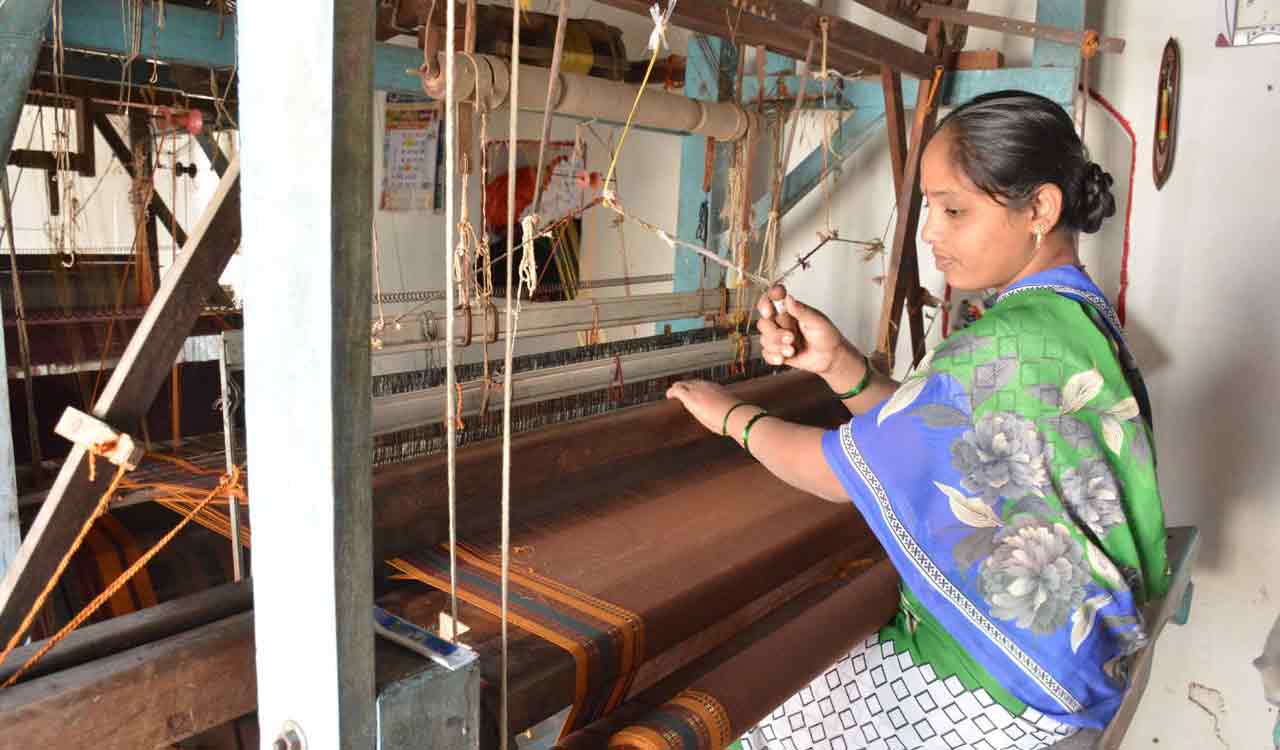 Centre does not consider Telangana’s request for zero GST on handlooms
