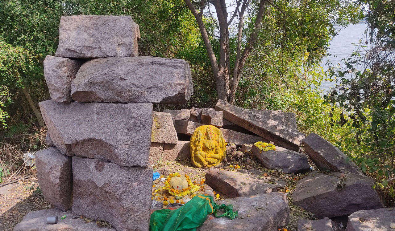 Telangana: Rare Jain idol discovered in Basar