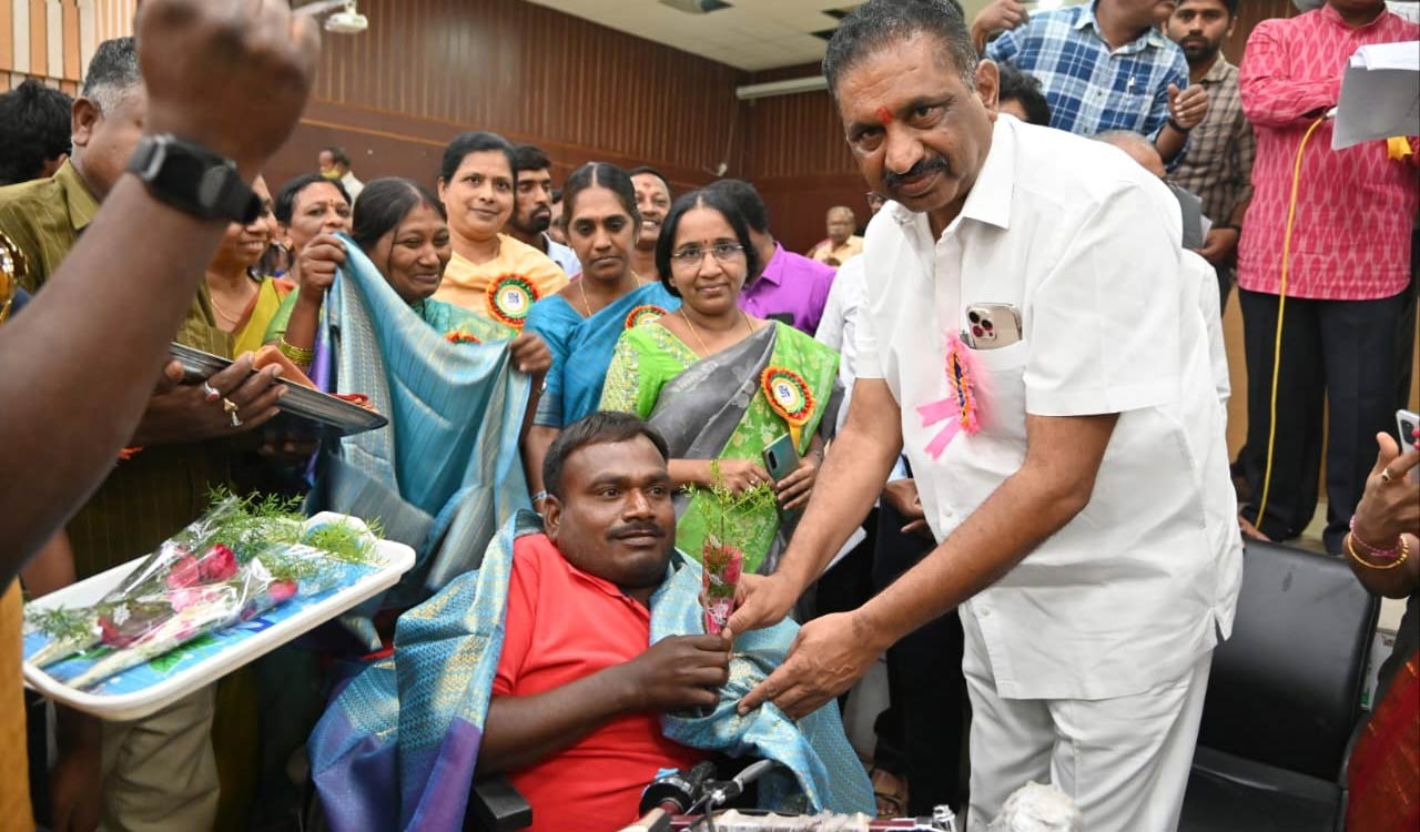Karimnagar: Mayor advises PwDs to go ahead with self confidence