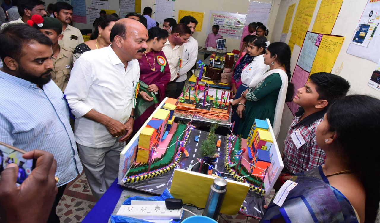 Support talented students, says Chintha Prabhakar