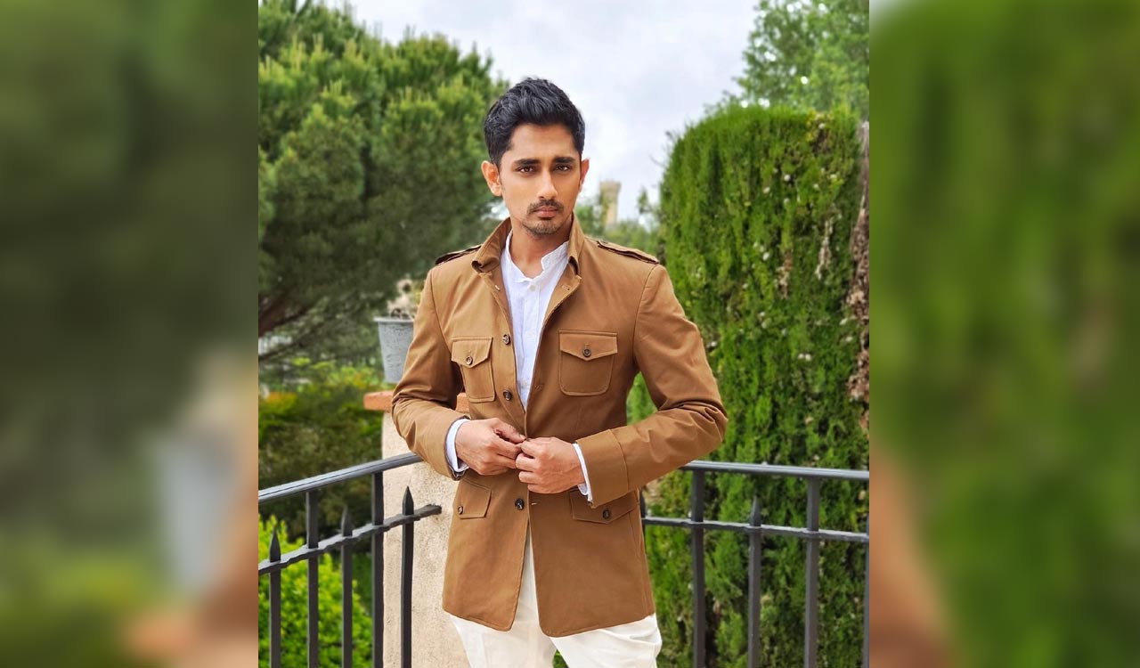 Actor Siddharth alleges his parents were harassed at Madurai airport