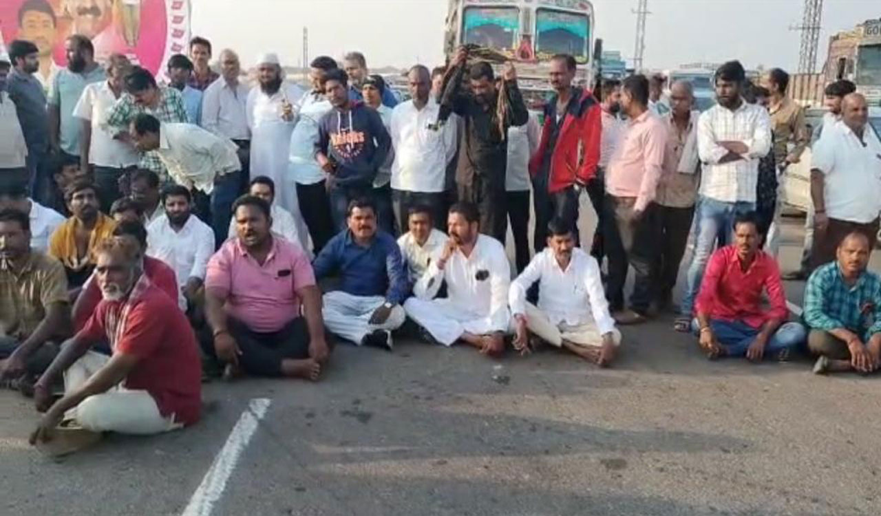 Congress workers attack TRS cadre in Andole