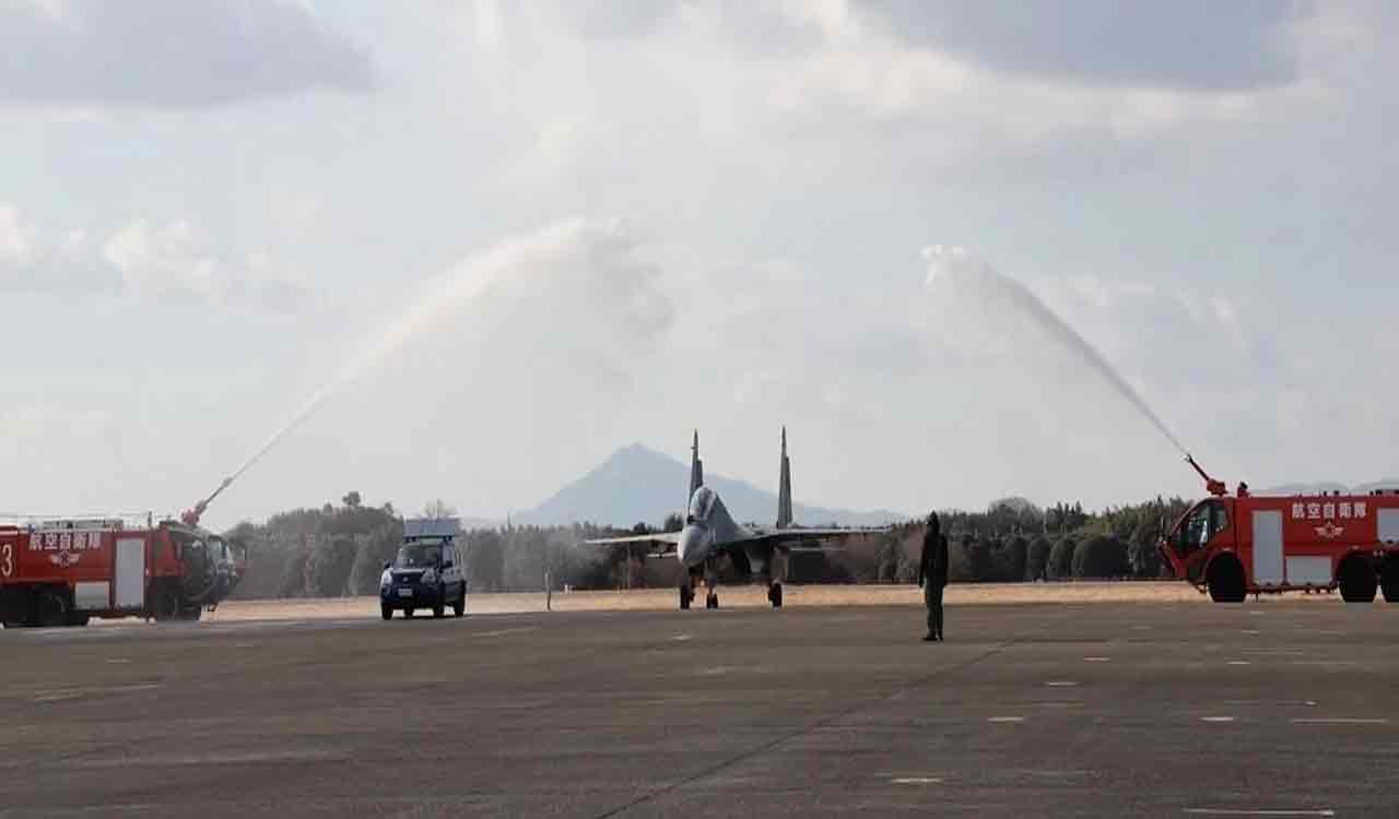 Indian fighter jets welcomed in Japan with water cannon salute