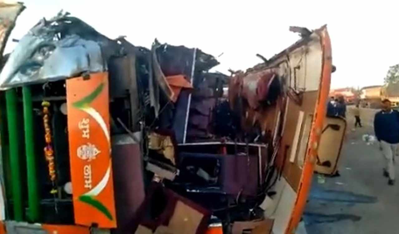 10 killed in bus-truck accident in Maharashtra, CM orders probe