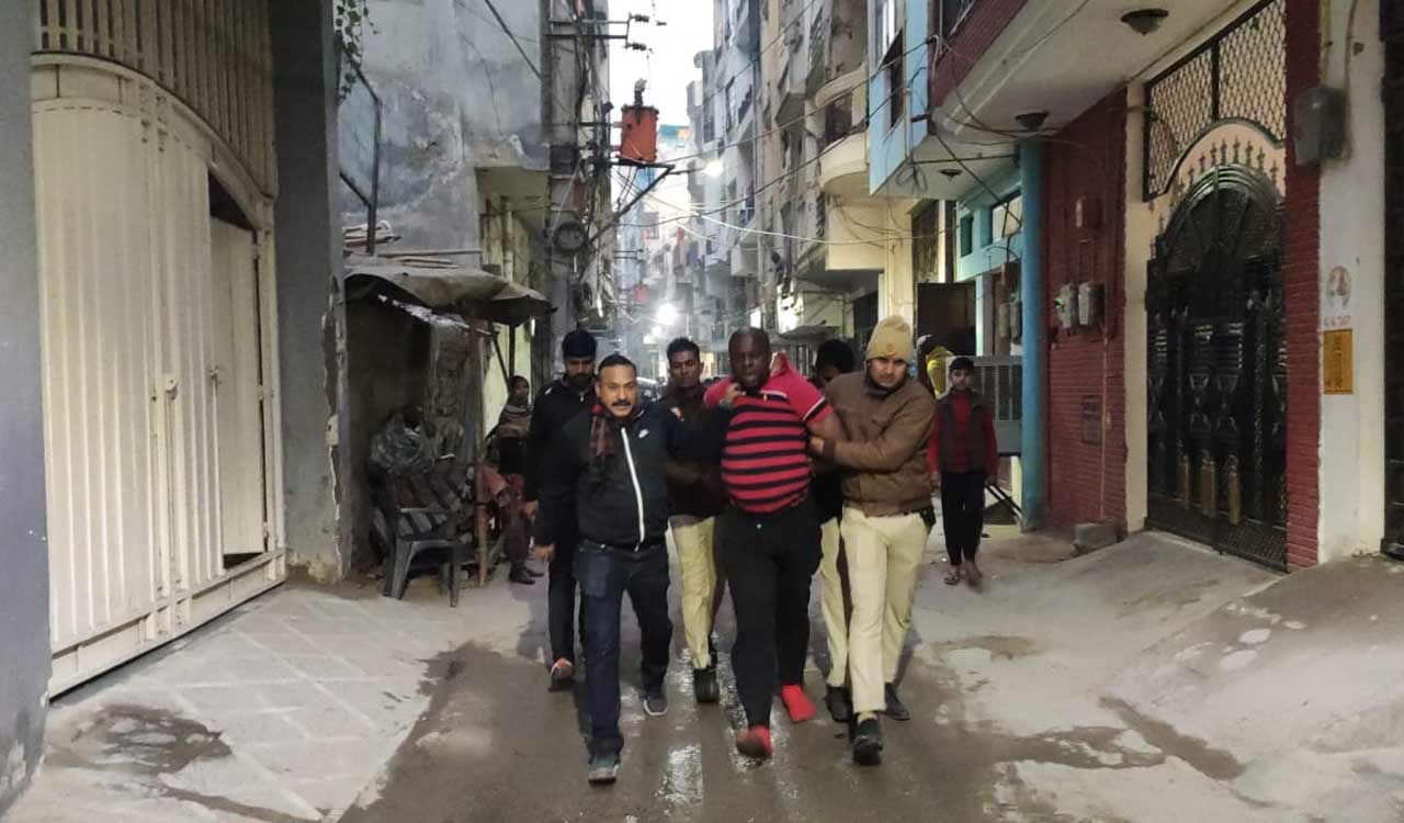 100 African nationals attack Delhi cops, 4 held