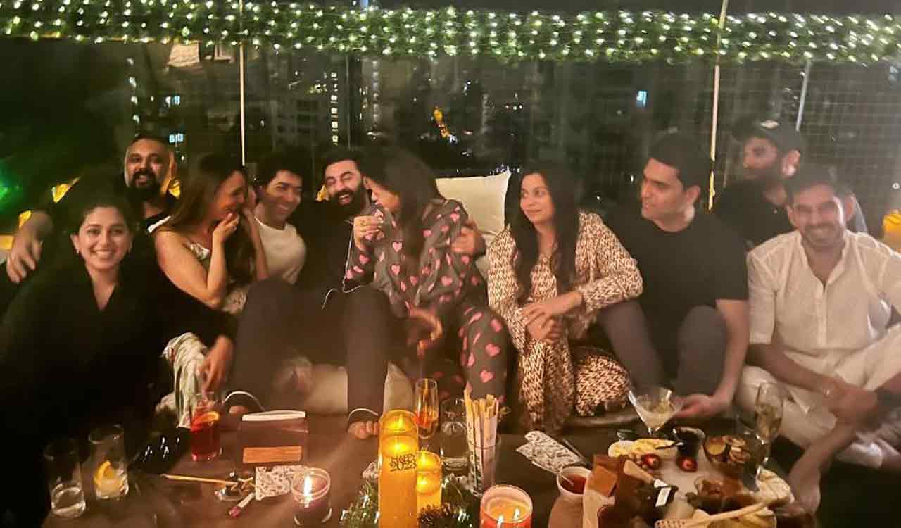 Alia Bhatt Ranbir Kapoor Celebrate First New Year Post Marriage Share Adorable Pics Telangana 1326