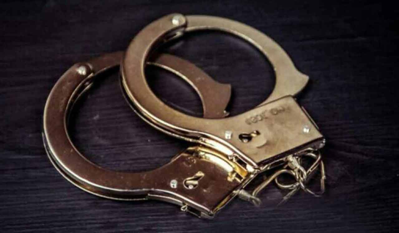 Two bizmen from AP held for duping dairy farmers in Mancherial