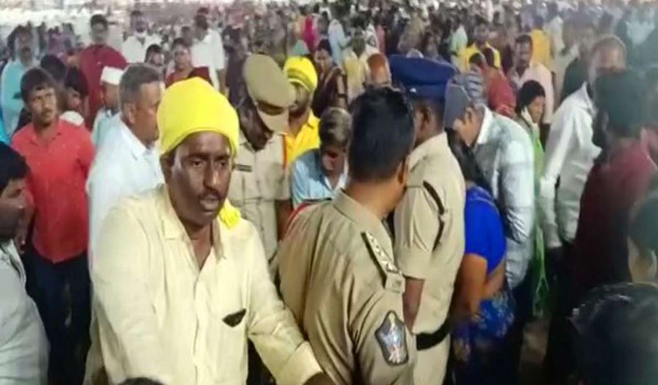 Andhra police book organisers for Guntur stampede