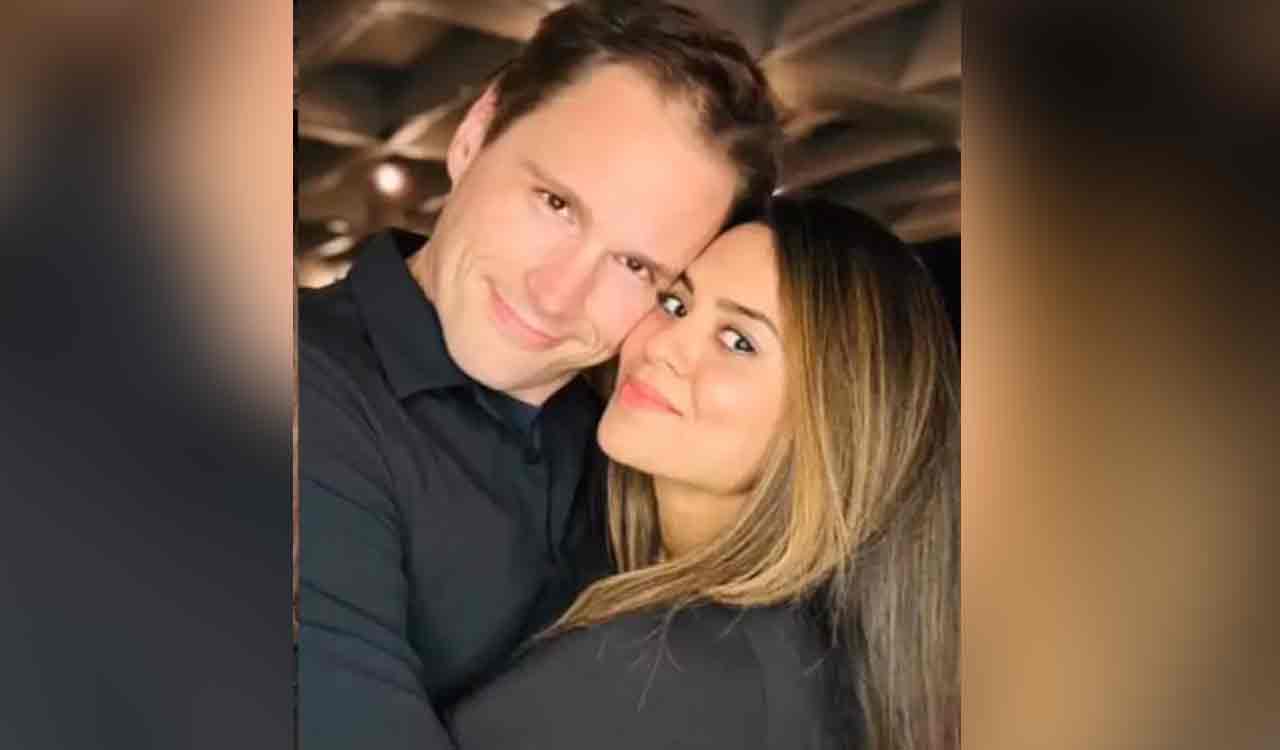 Sana Saeed gets engaged to boyfriend Csaba Wagner