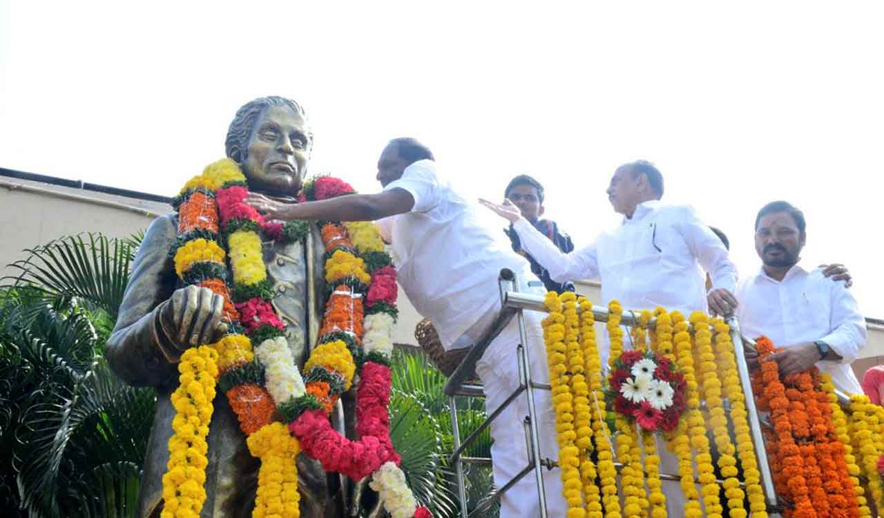 Bronze statue of Louis Braille unveiled in Hyderabad