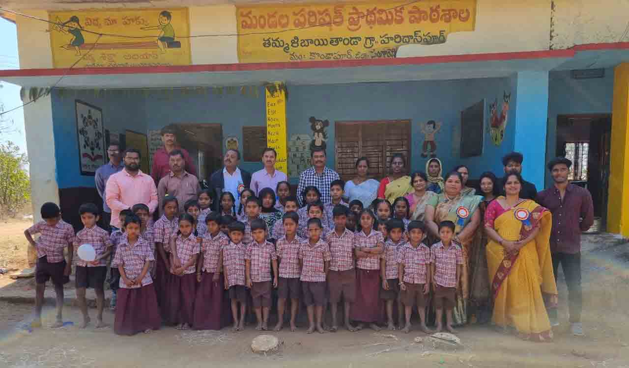 Sangareddy: Teacher, friend donate furniture worth Rs 50,000 to school