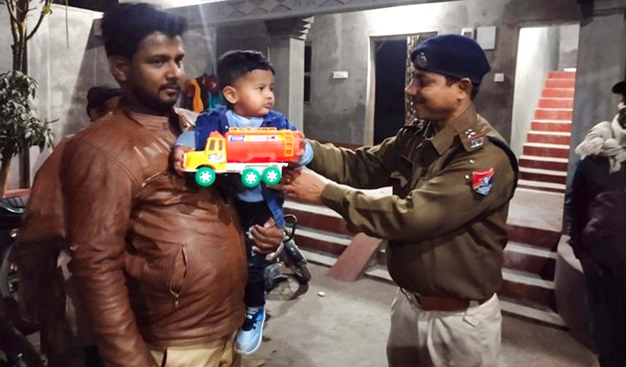 Indian Railway brings back joy to 19-month kid by reuniting him with his lost toy