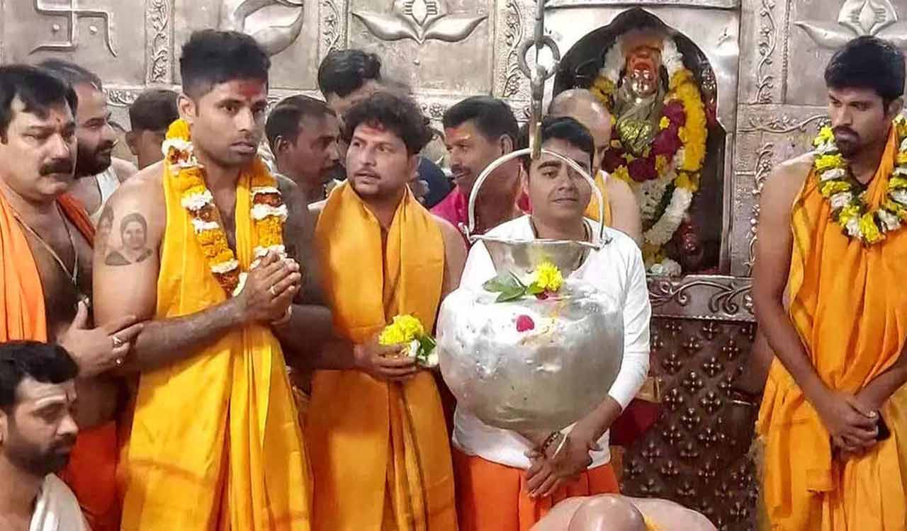 Indian cricketers offer prayers at Ujjain’s Mahakaleswar temple for speedy recovery of Rishabh Pant