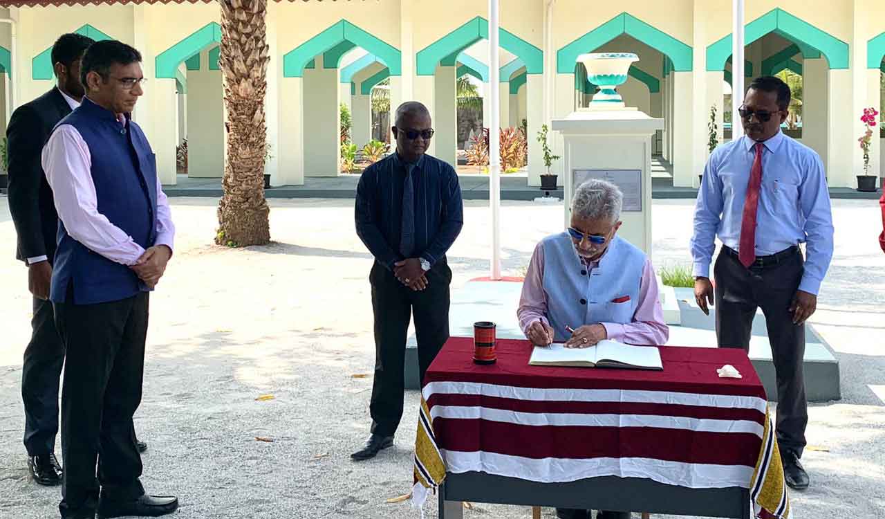 Jaishankar pays homage to Maldives national hero Thakururufaanu