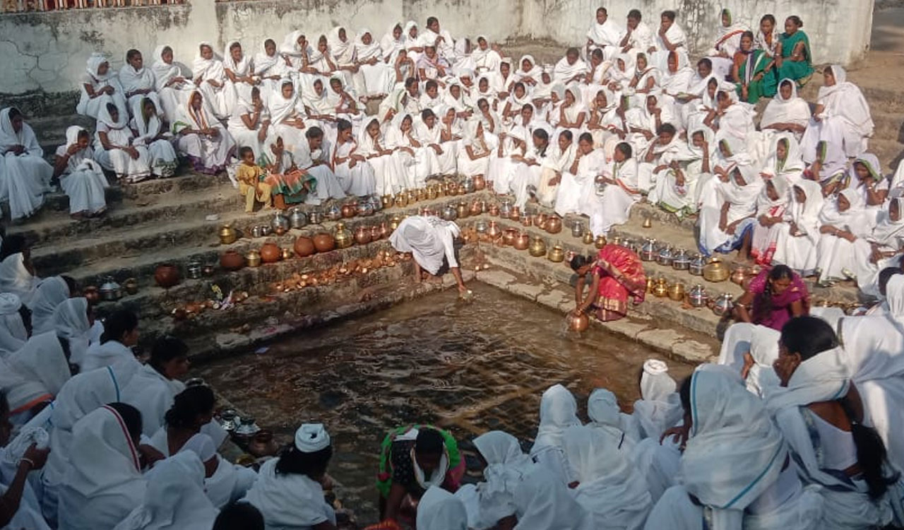 Telangana: Nagoba Jatara gets off to colorful start in Adilabad