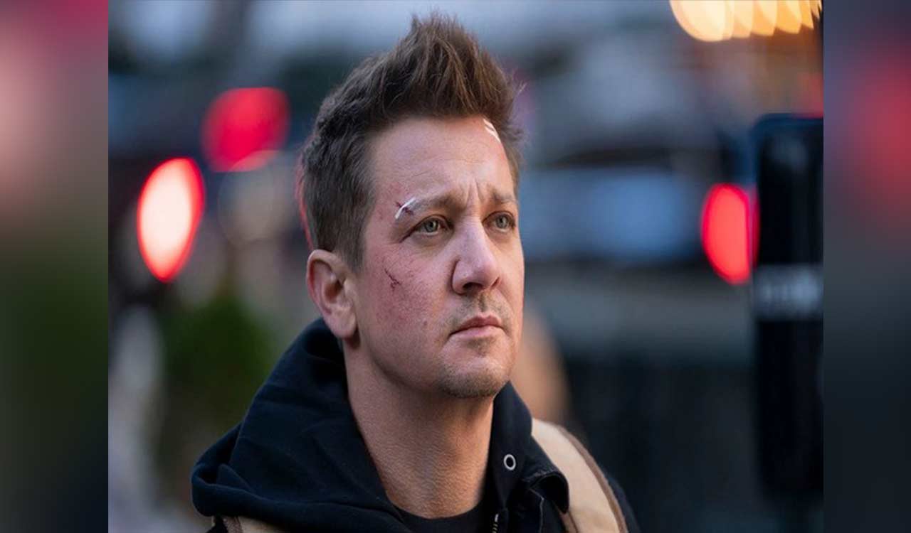 Jeremy Renner shares hospital selfie following snow plow accident