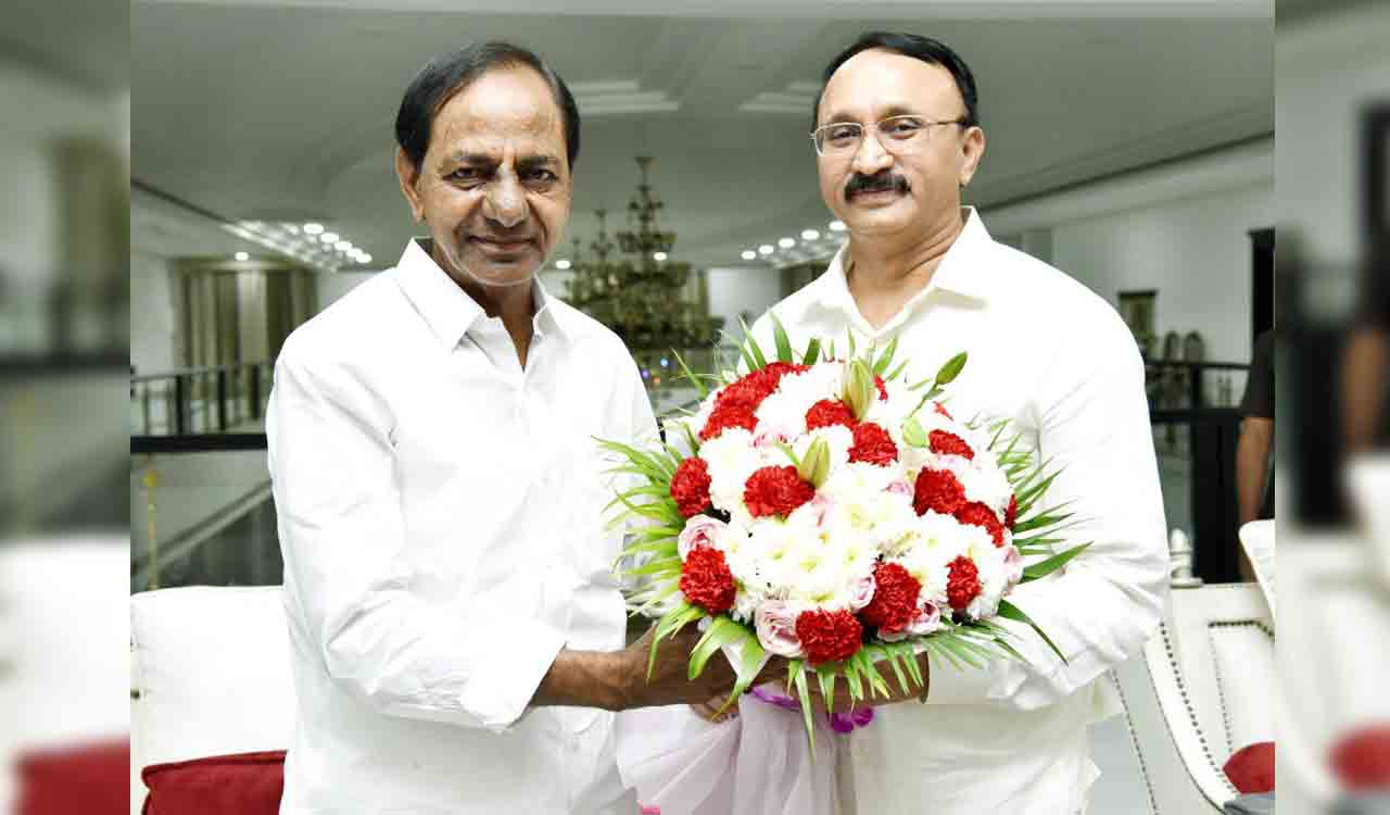 People’s representatives call on CM KCR, extend New Year greetings